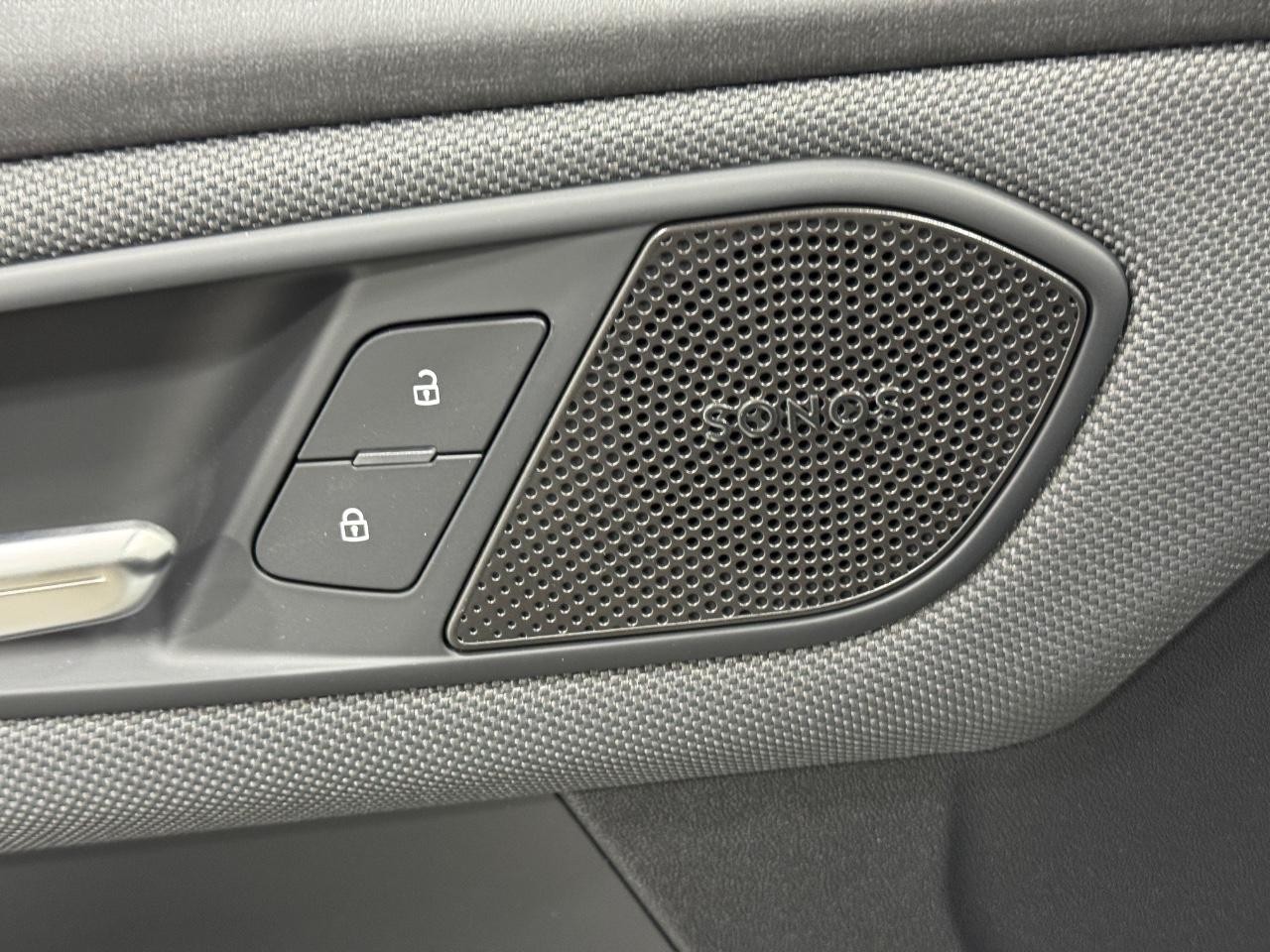 Audi Q3 Vehicle Full-screen Gallery Image 23