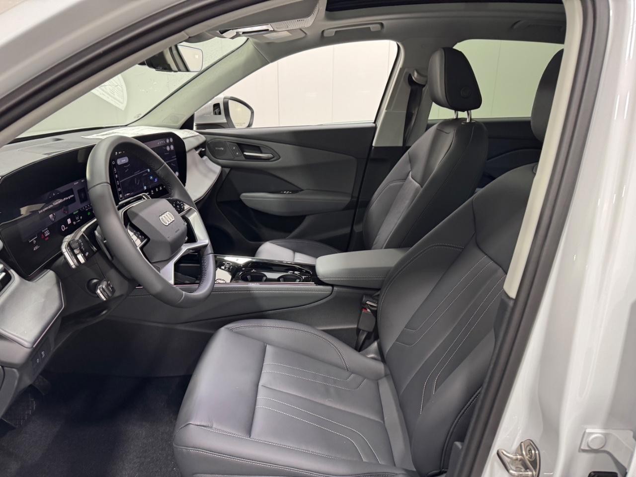 Audi Q3 Vehicle Full-screen Gallery Image 26