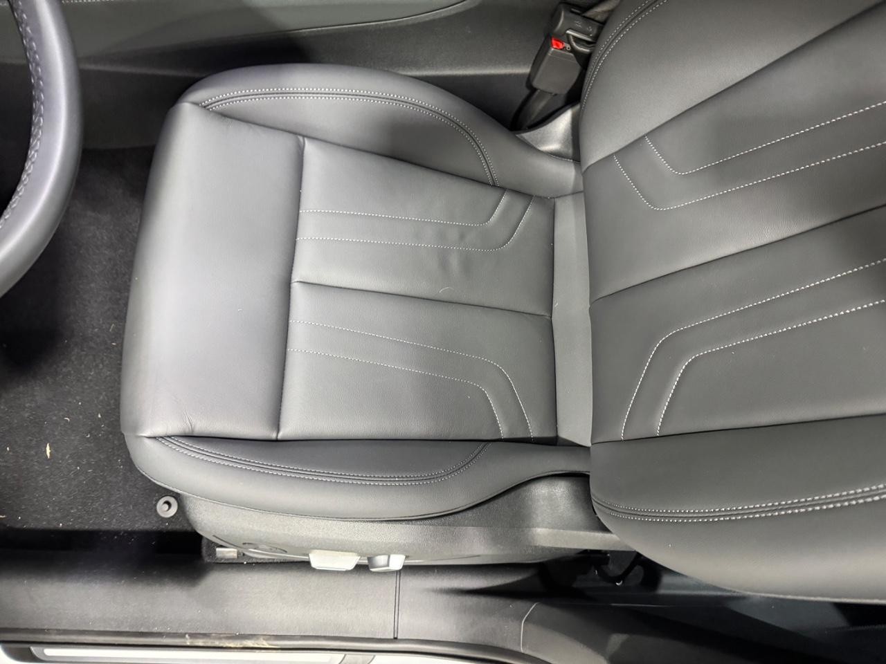 Audi Q3 Vehicle Full-screen Gallery Image 27
