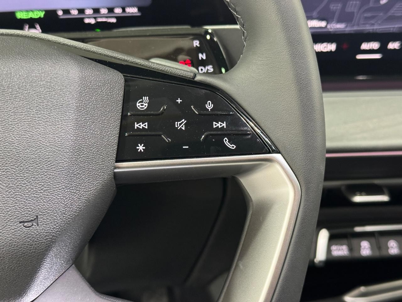 Audi Q3 Vehicle Full-screen Gallery Image 32