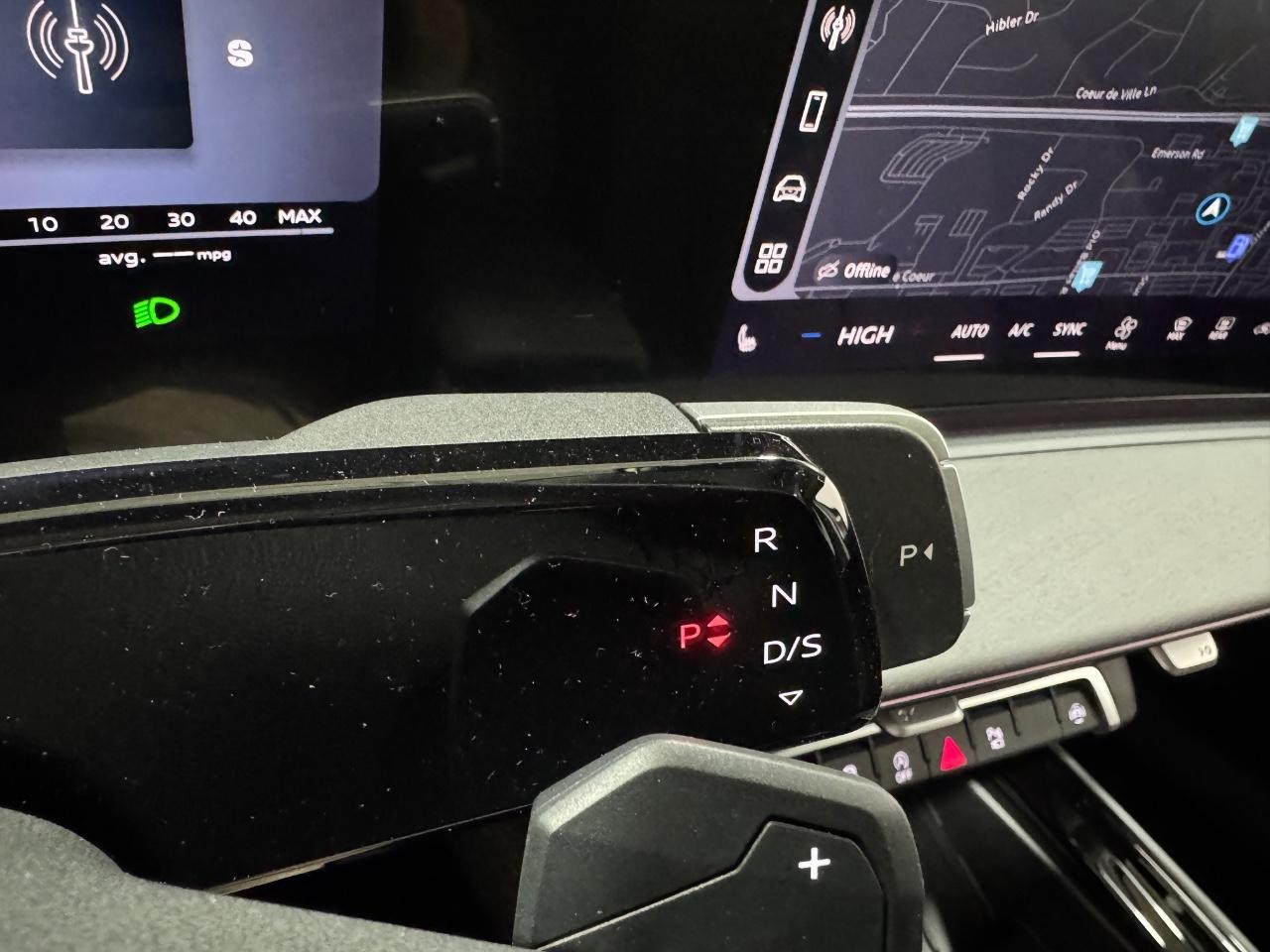 Audi Q3 Vehicle Full-screen Gallery Image 34