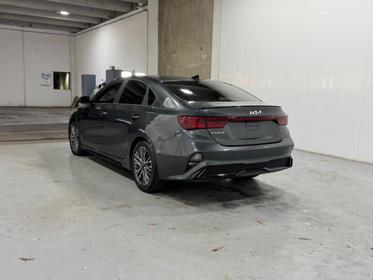 Kia Forte Vehicle Full-screen Gallery Image 3