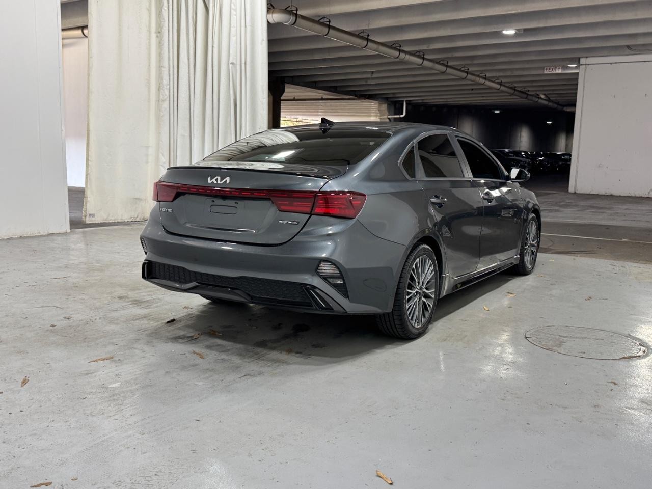 Kia Forte Vehicle Full-screen Gallery Image 4