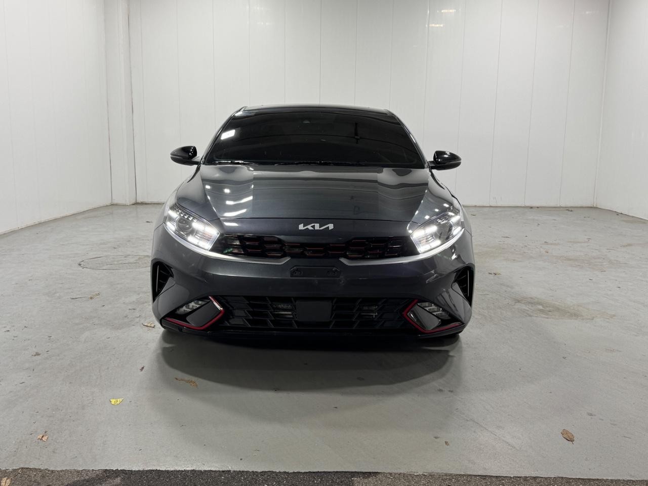 Kia Forte Vehicle Full-screen Gallery Image 7