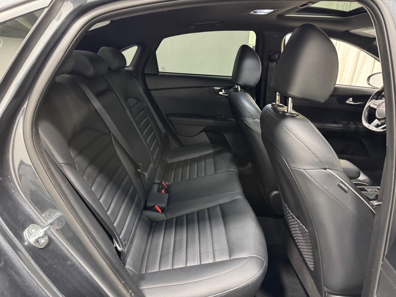 Kia Forte Vehicle Full-screen Gallery Image 10