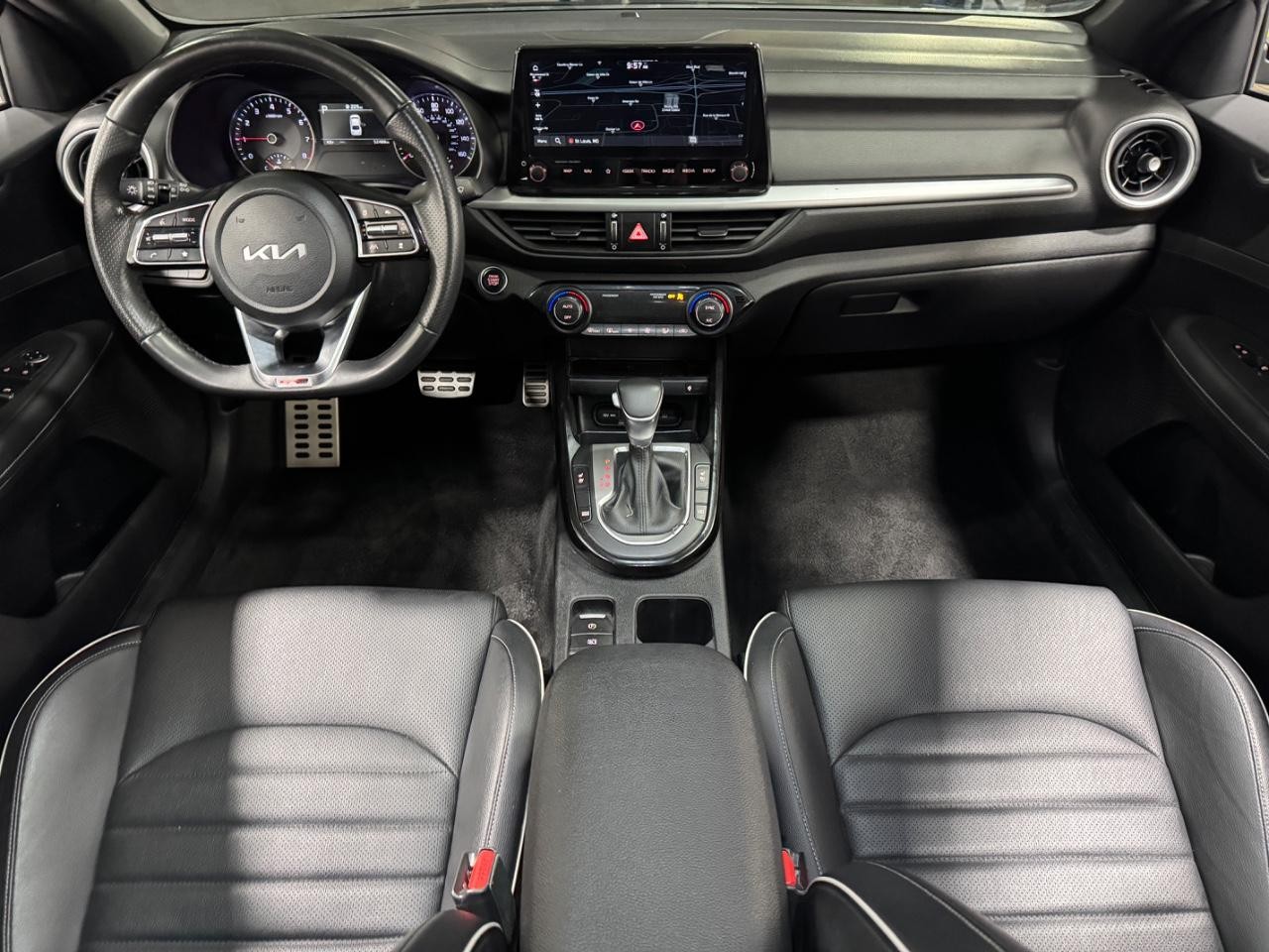 Kia Forte Vehicle Full-screen Gallery Image 12