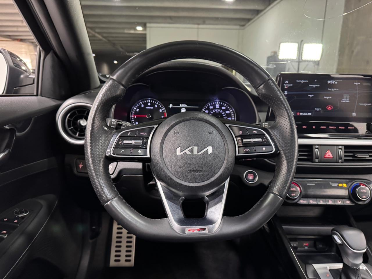 Kia Forte Vehicle Full-screen Gallery Image 13