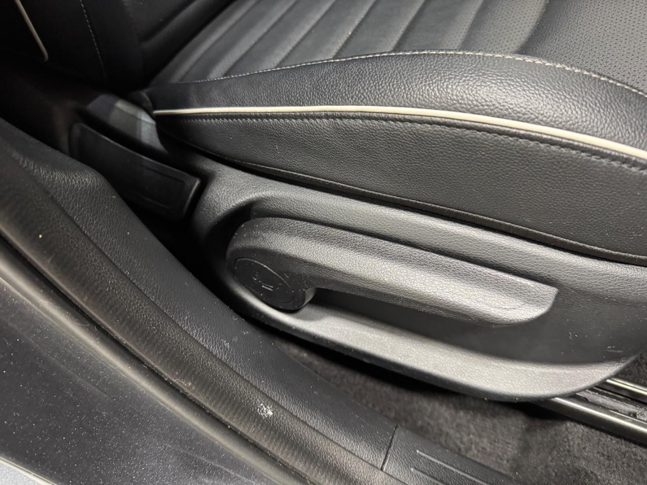 Kia Forte Vehicle Full-screen Gallery Image 19