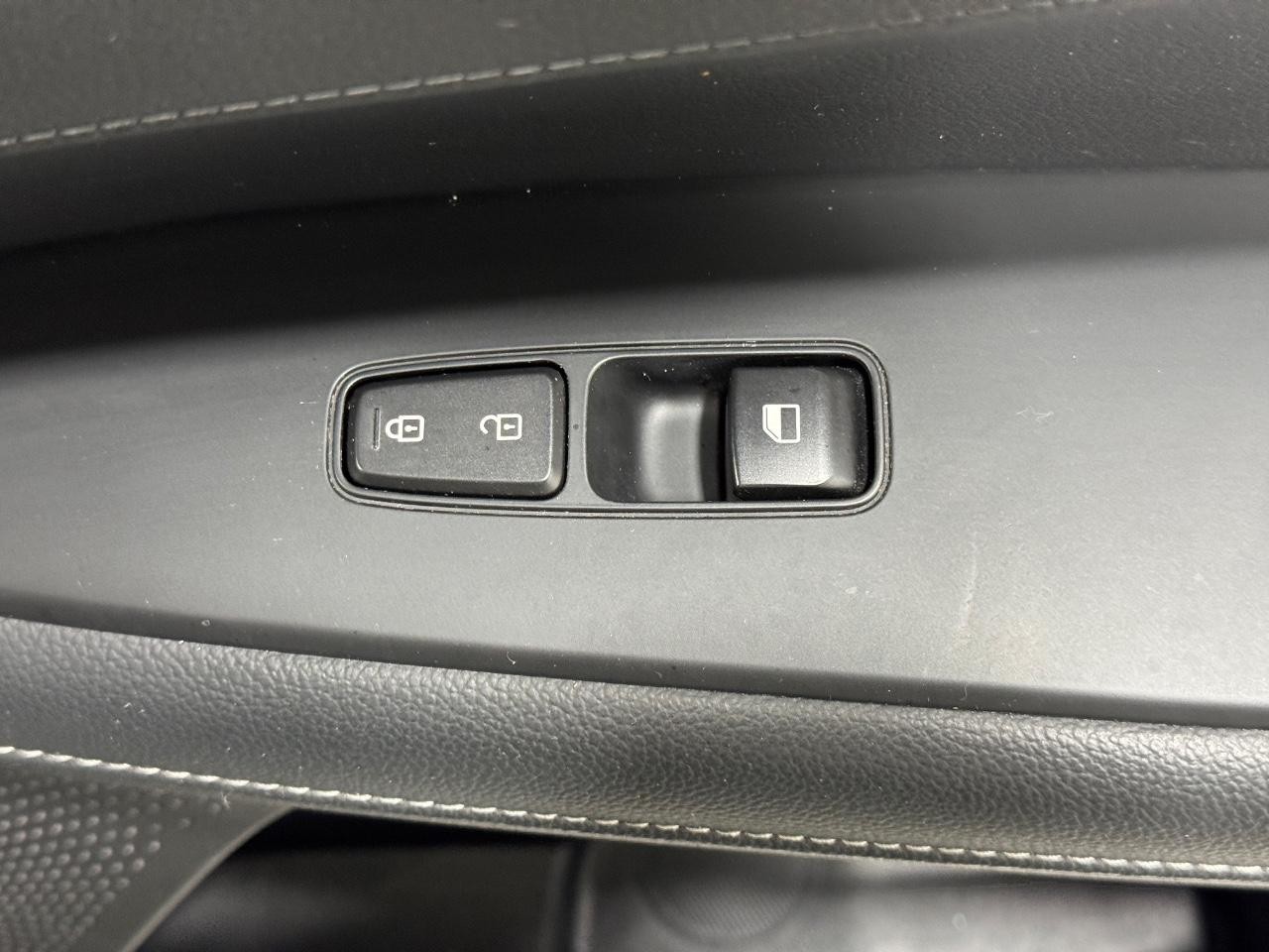 Kia Forte Vehicle Full-screen Gallery Image 21