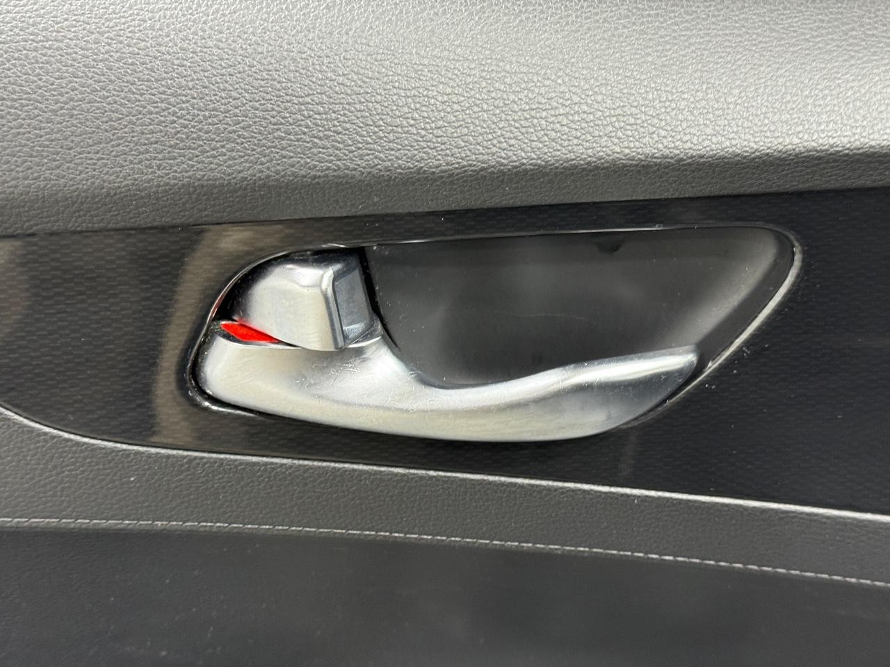 Kia Forte Vehicle Full-screen Gallery Image 22