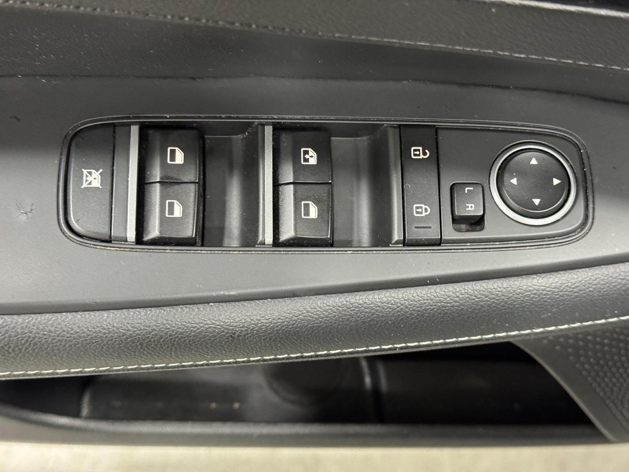 Kia Forte Vehicle Full-screen Gallery Image 23