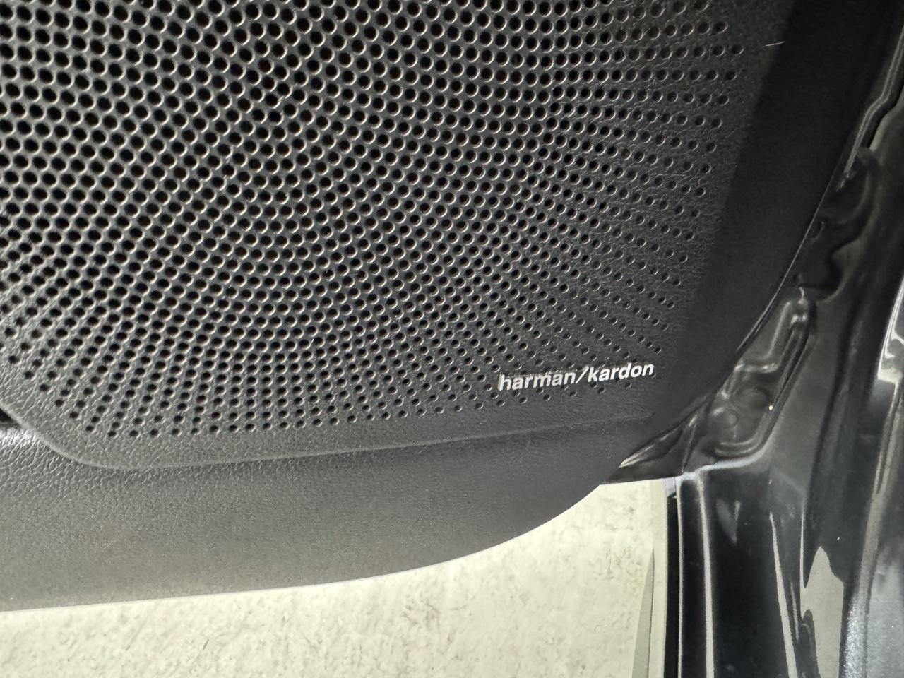 Kia Forte Vehicle Full-screen Gallery Image 24