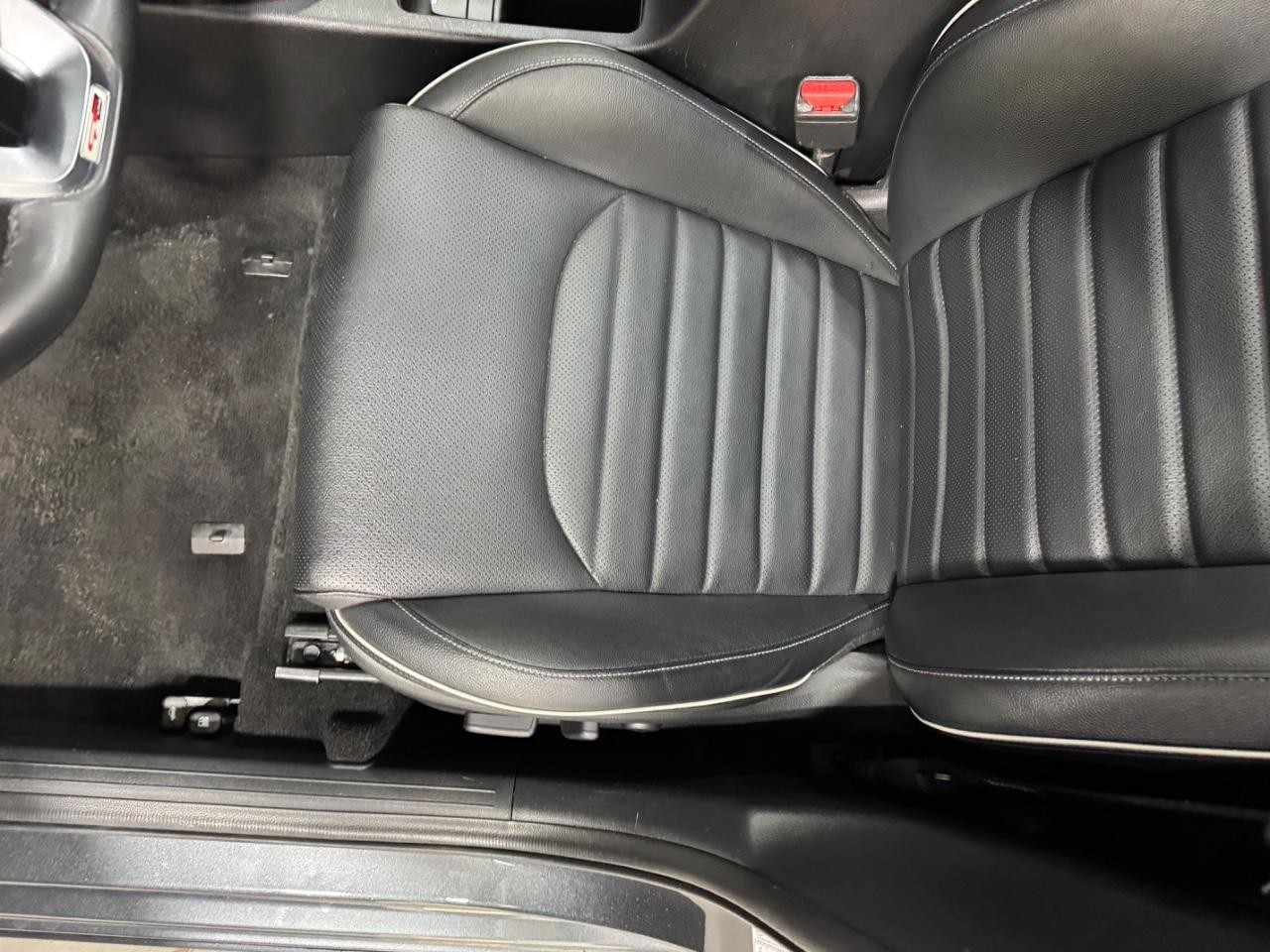 Kia Forte Vehicle Full-screen Gallery Image 26