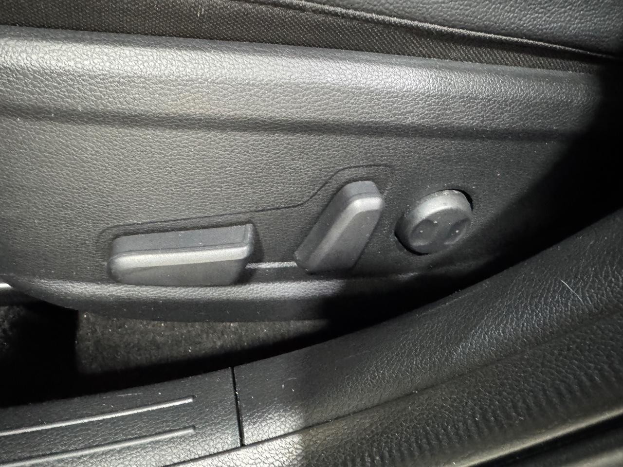 Kia Forte Vehicle Full-screen Gallery Image 27