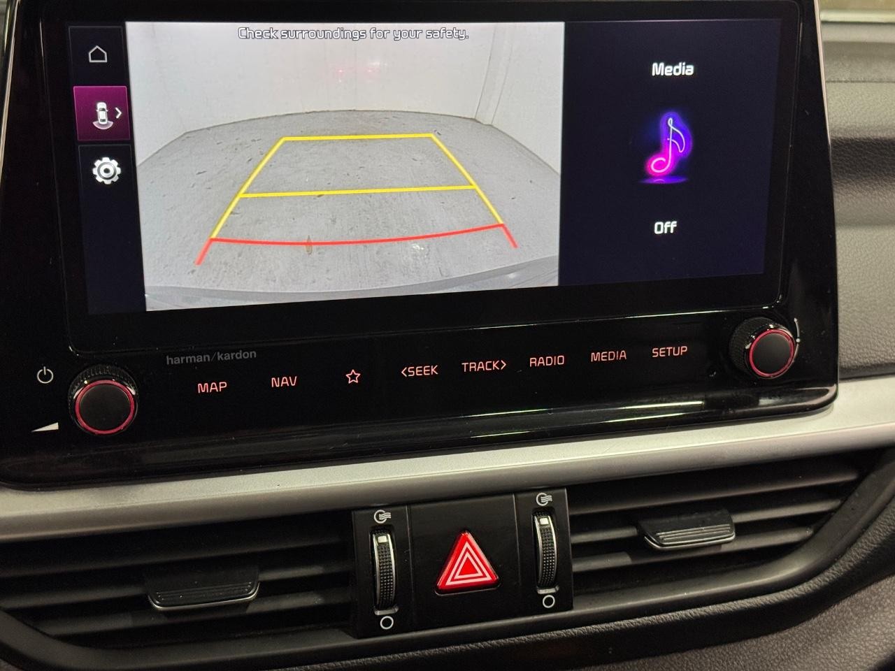 Kia Forte Vehicle Full-screen Gallery Image 32