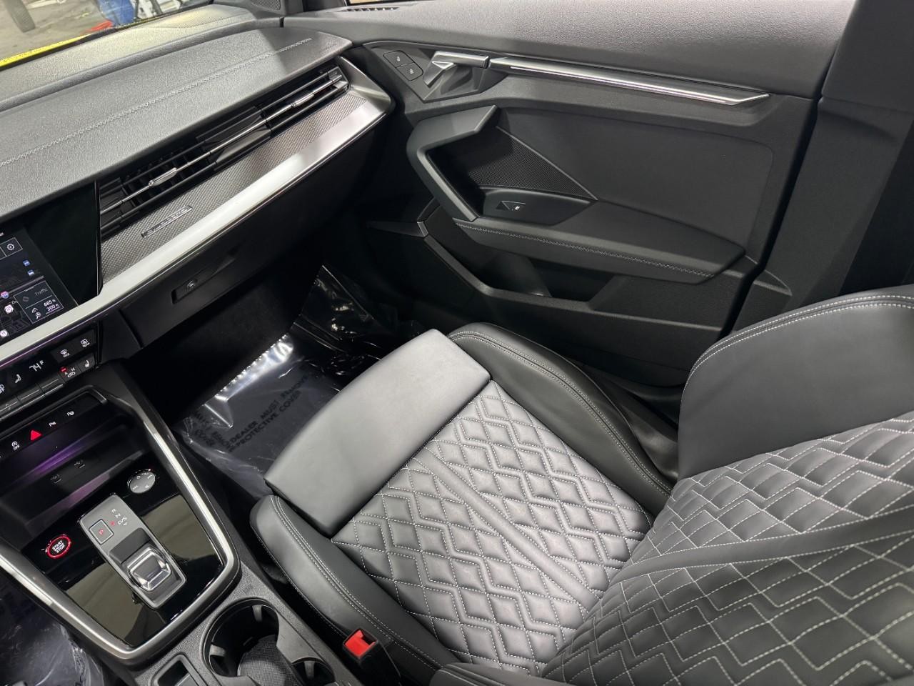Audi S3 Vehicle Full-screen Gallery Image 17
