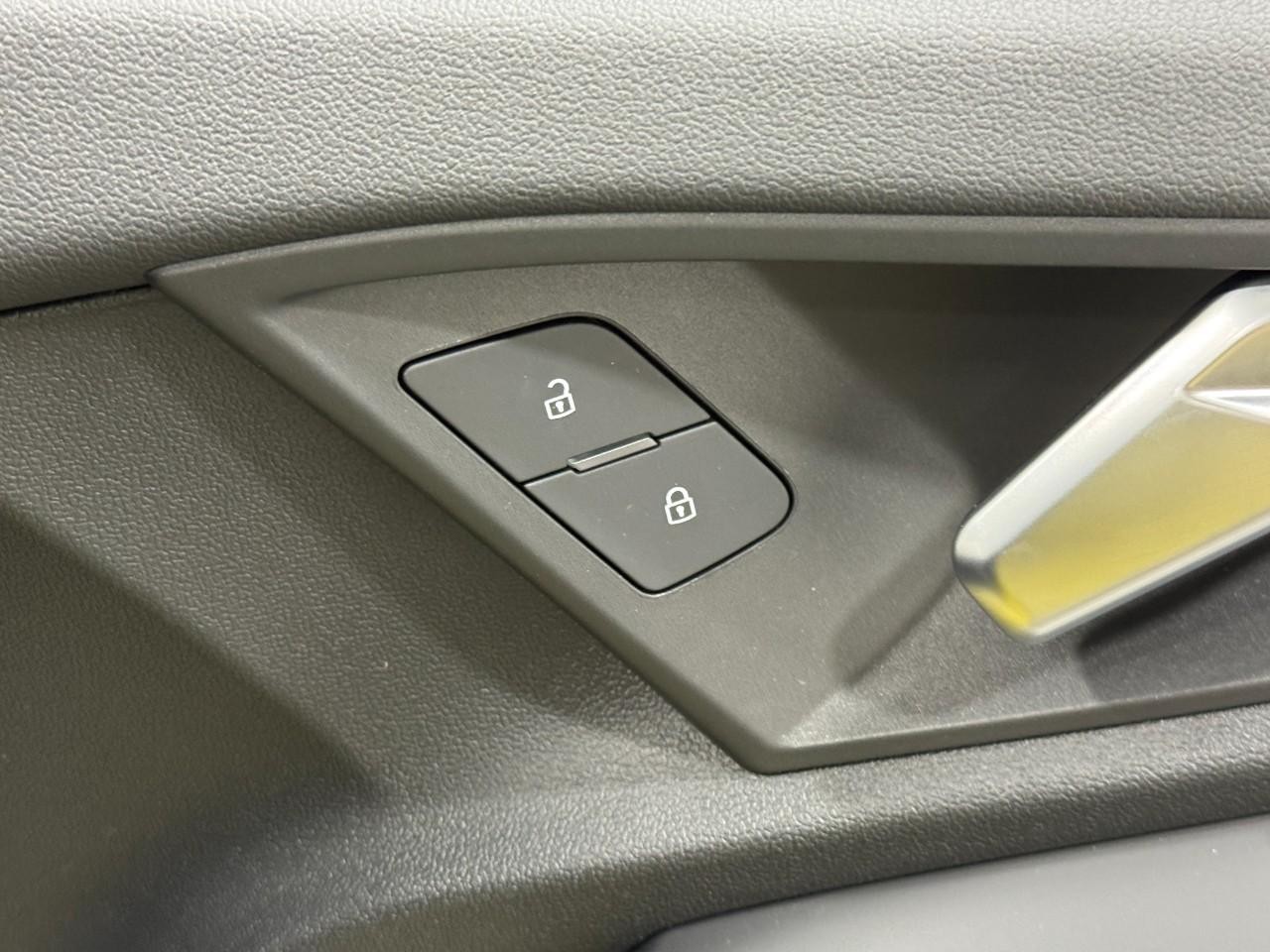 Audi S3 Vehicle Full-screen Gallery Image 21