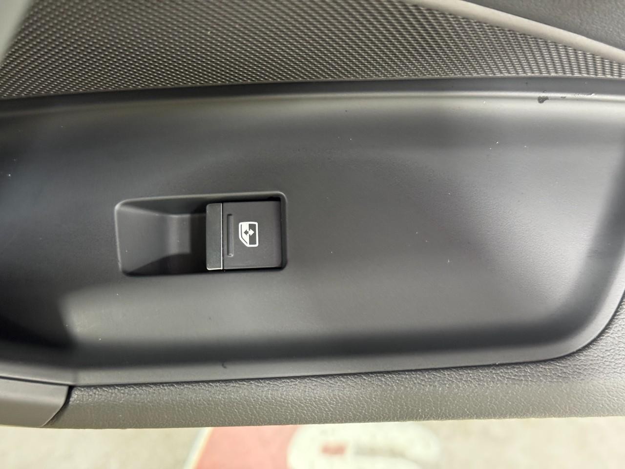 Audi S3 Vehicle Full-screen Gallery Image 22