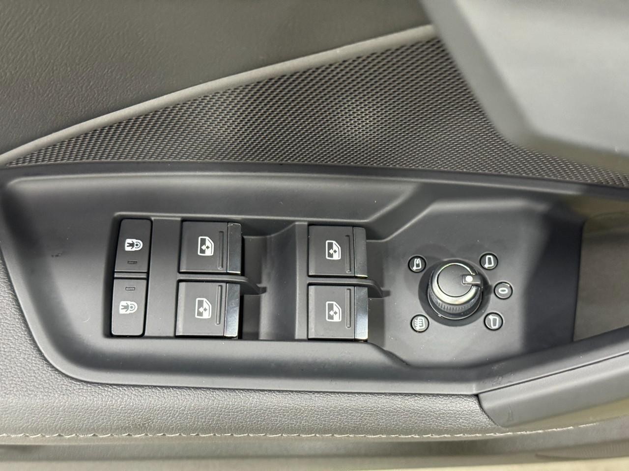 Audi S3 Vehicle Full-screen Gallery Image 25