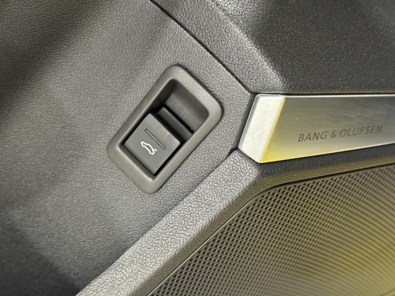 Audi S3 Vehicle Full-screen Gallery Image 26
