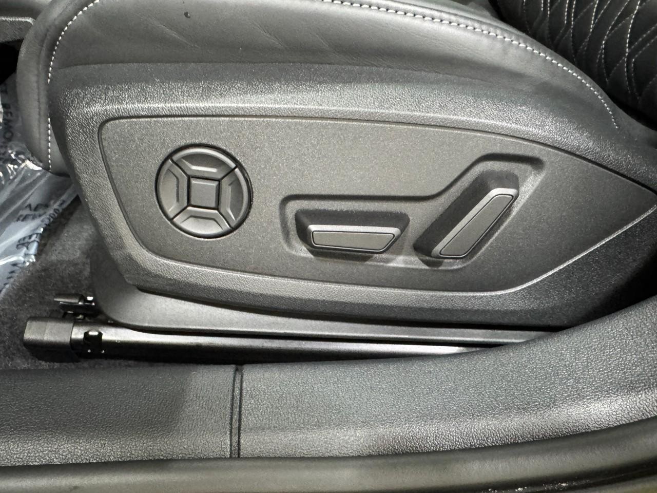 Audi S3 Vehicle Full-screen Gallery Image 30