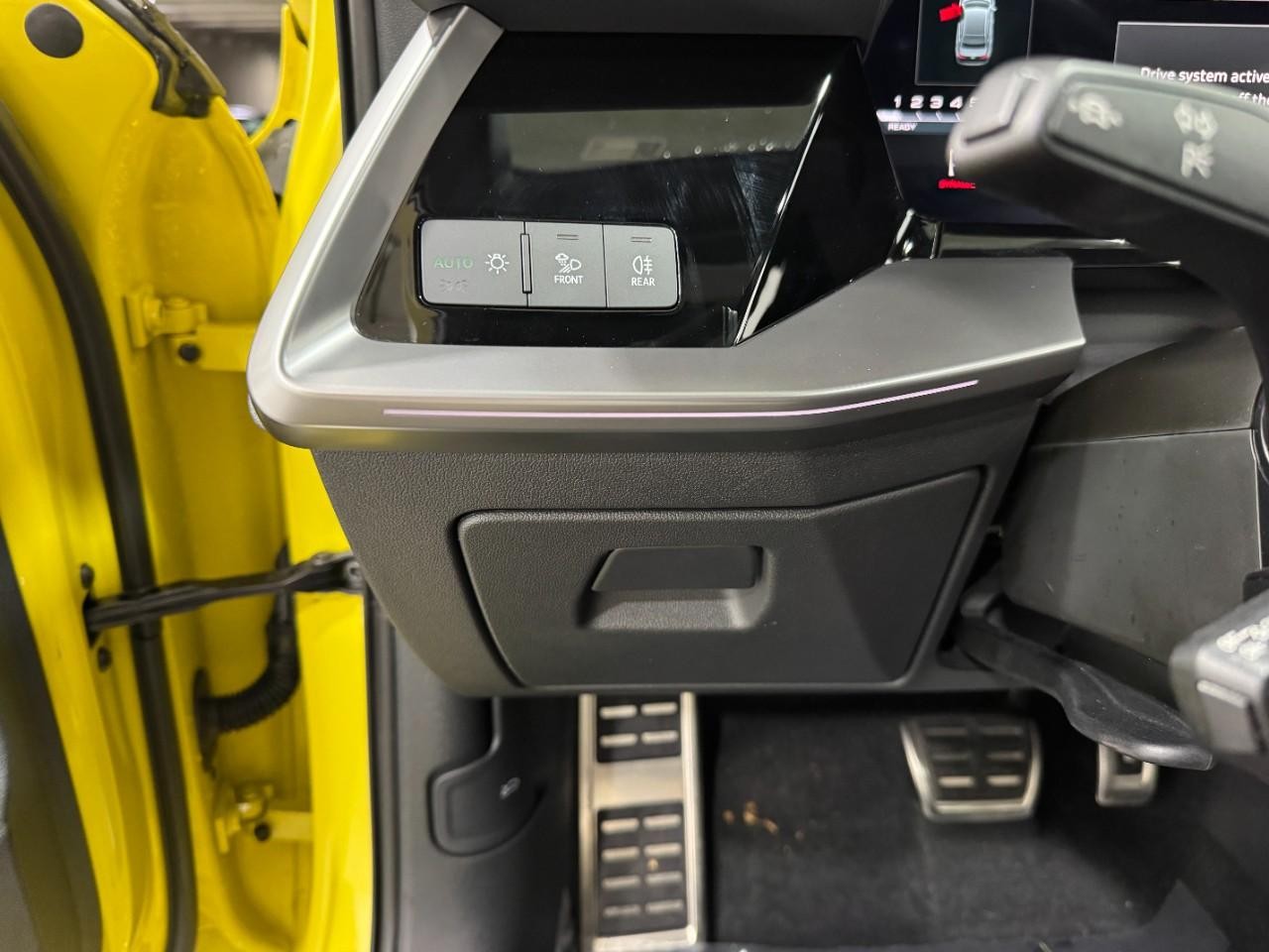 Audi S3 Vehicle Full-screen Gallery Image 31