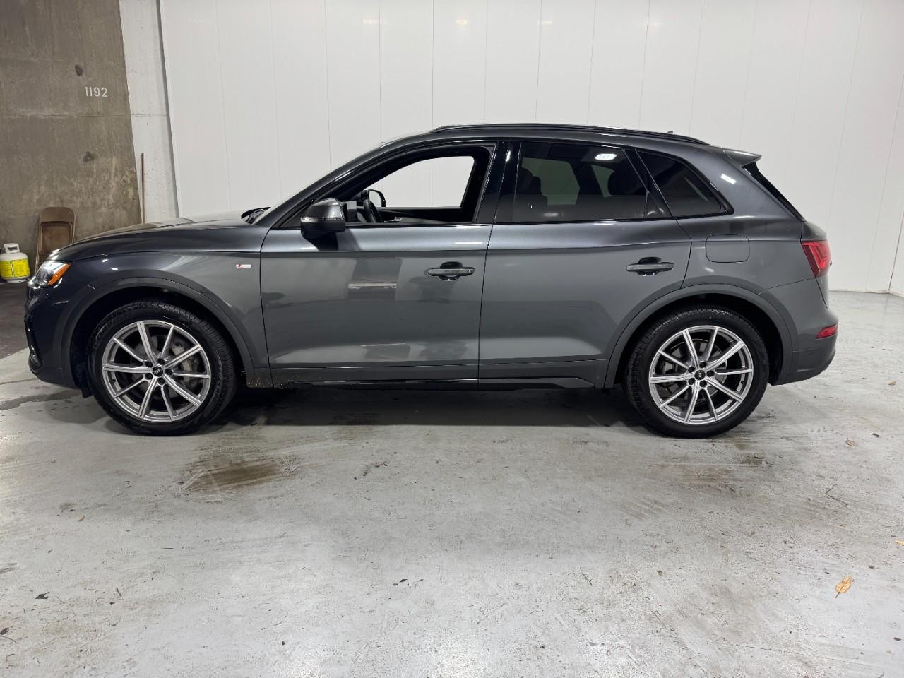 Audi Q5 Vehicle Full-screen Gallery Image 2