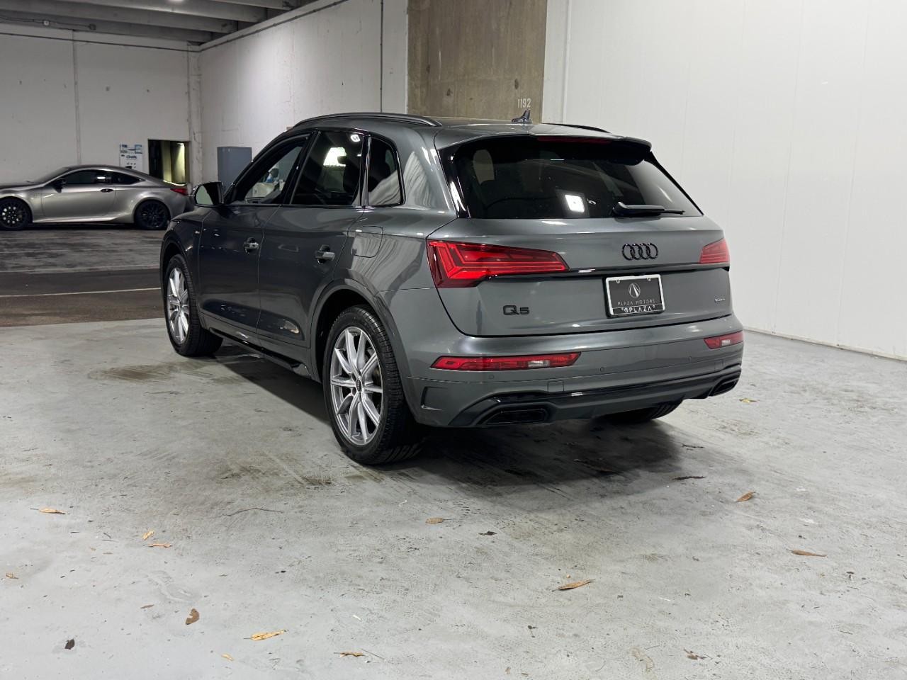 Audi Q5 Vehicle Full-screen Gallery Image 3