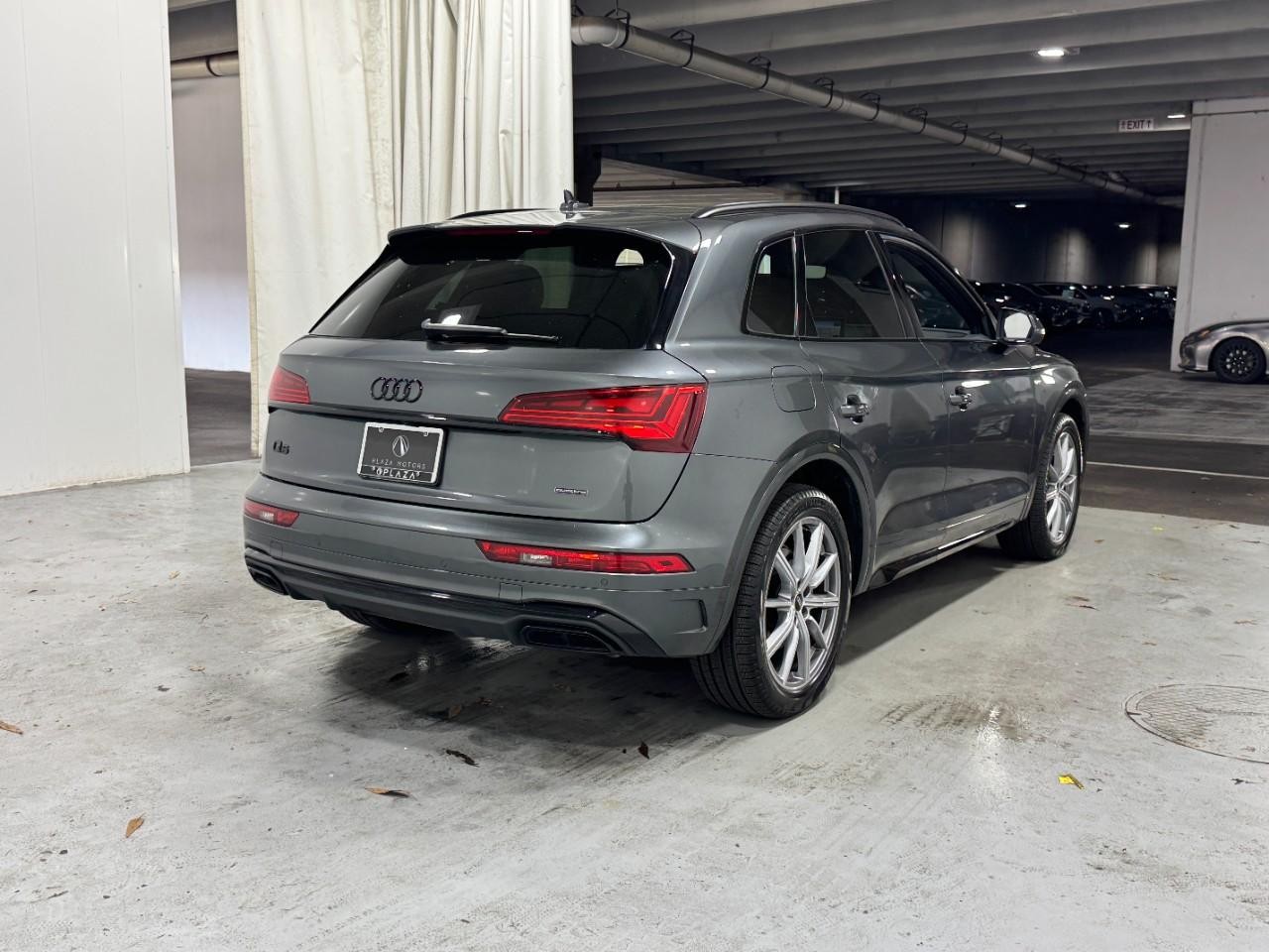 Audi Q5 Vehicle Full-screen Gallery Image 4