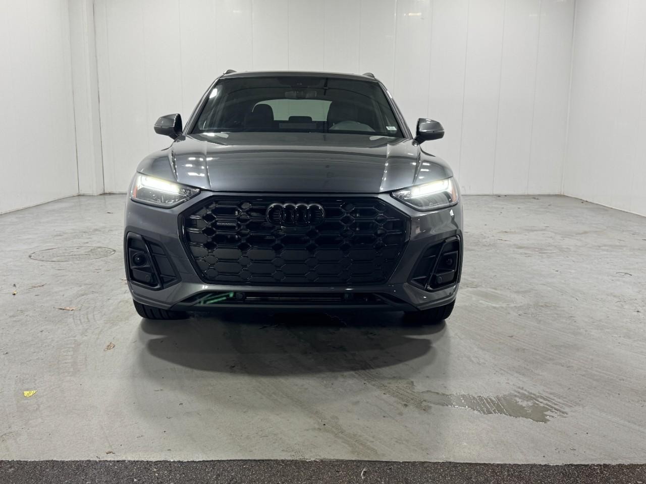 Audi Q5 Vehicle Full-screen Gallery Image 7