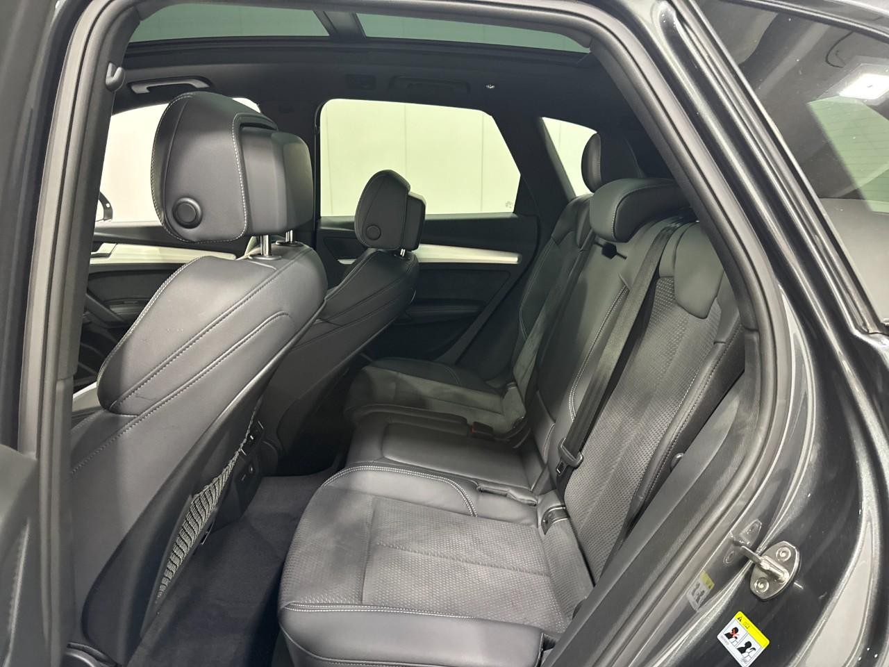 Audi Q5 Vehicle Full-screen Gallery Image 8