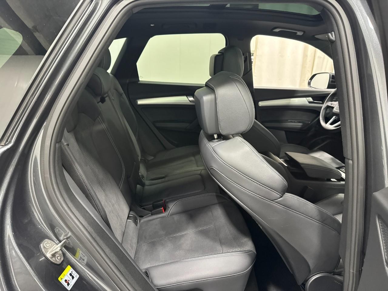 Audi Q5 Vehicle Full-screen Gallery Image 10