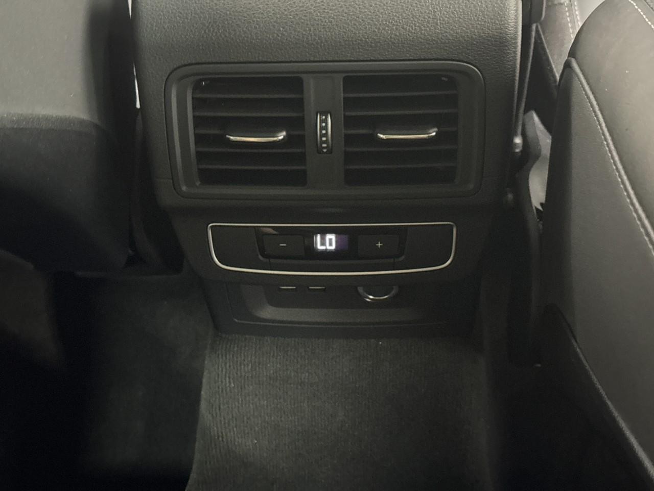 Audi Q5 Vehicle Full-screen Gallery Image 11