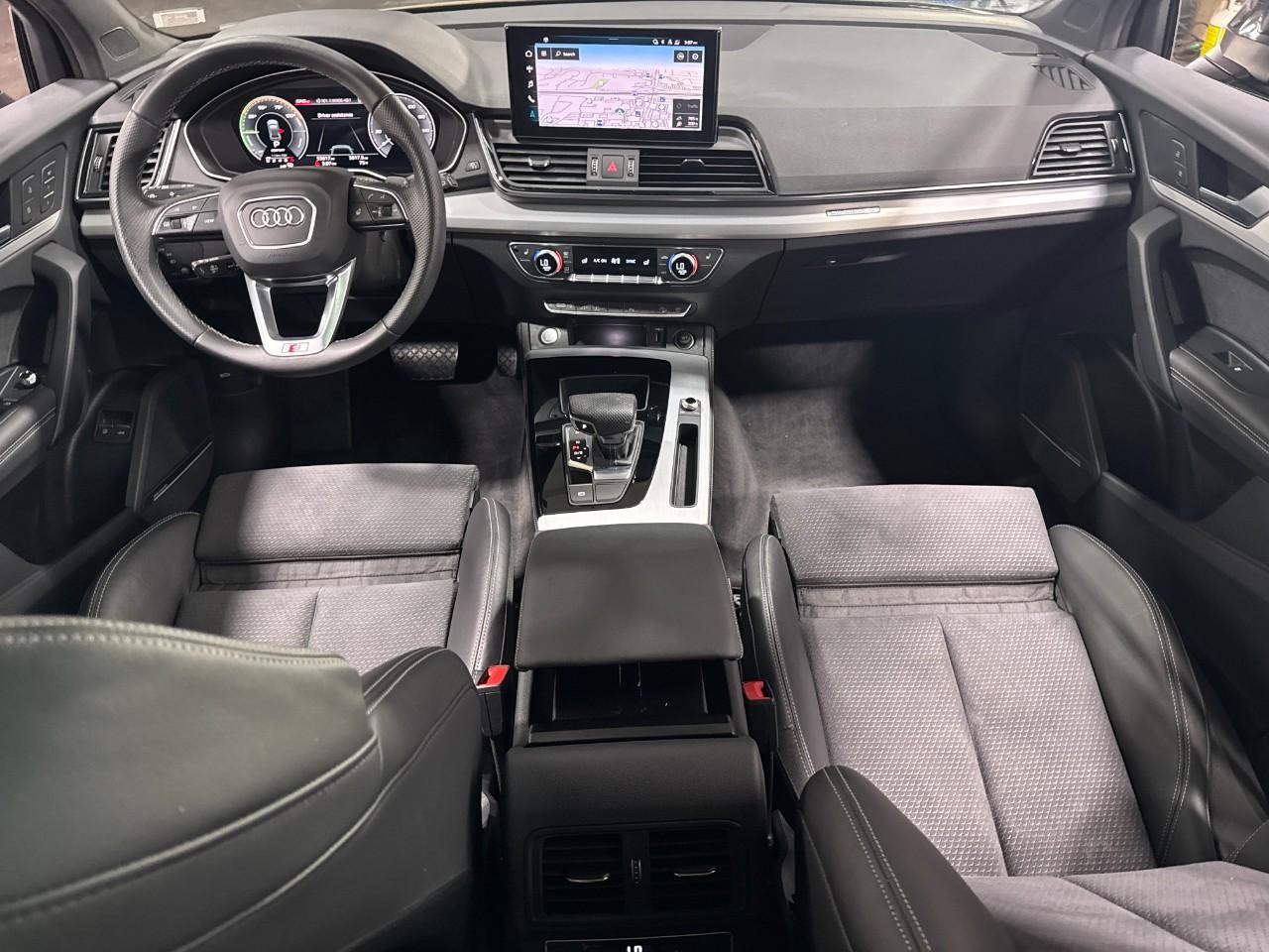 Audi Q5 Vehicle Full-screen Gallery Image 13