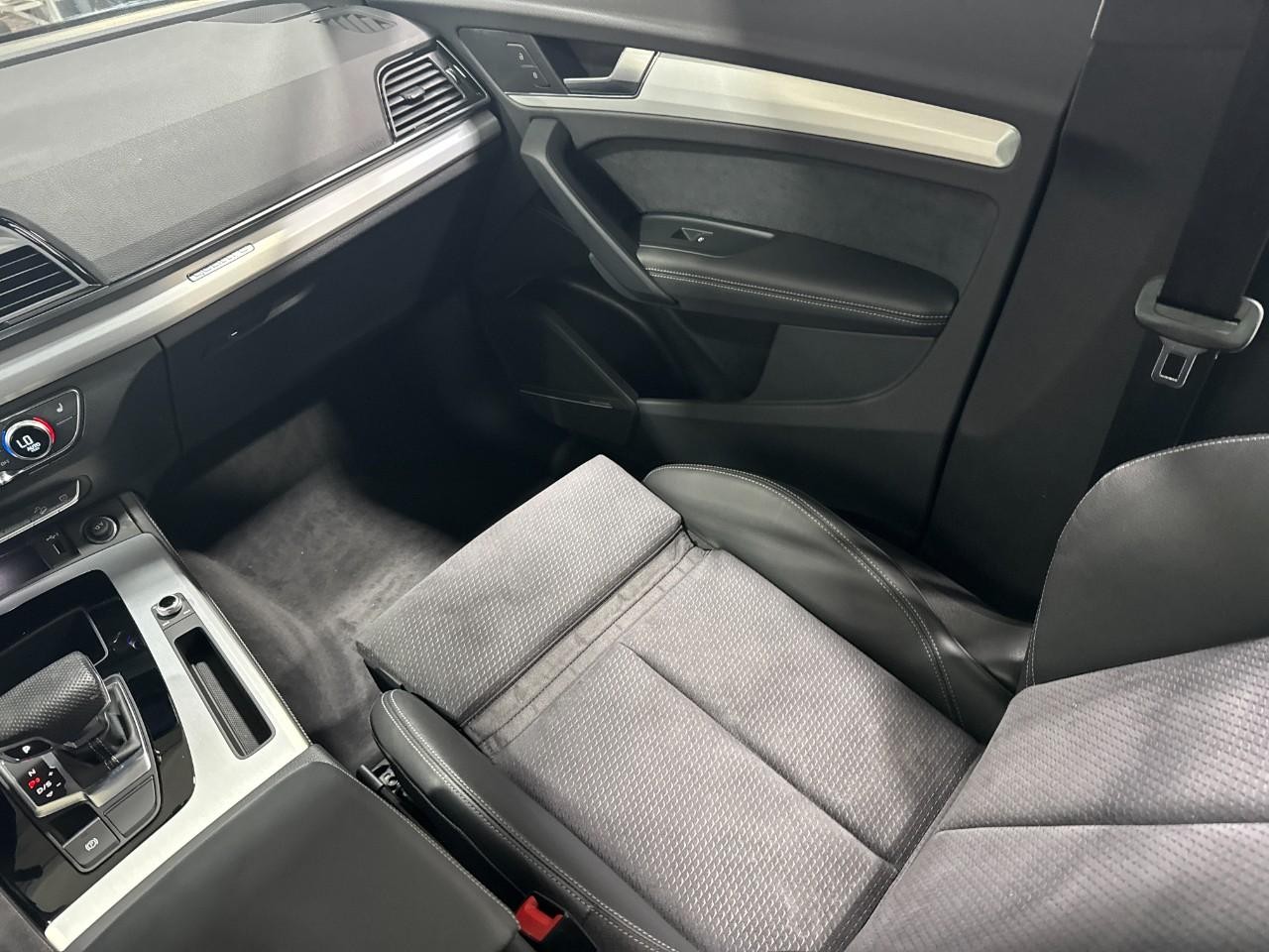 Audi Q5 Vehicle Full-screen Gallery Image 18