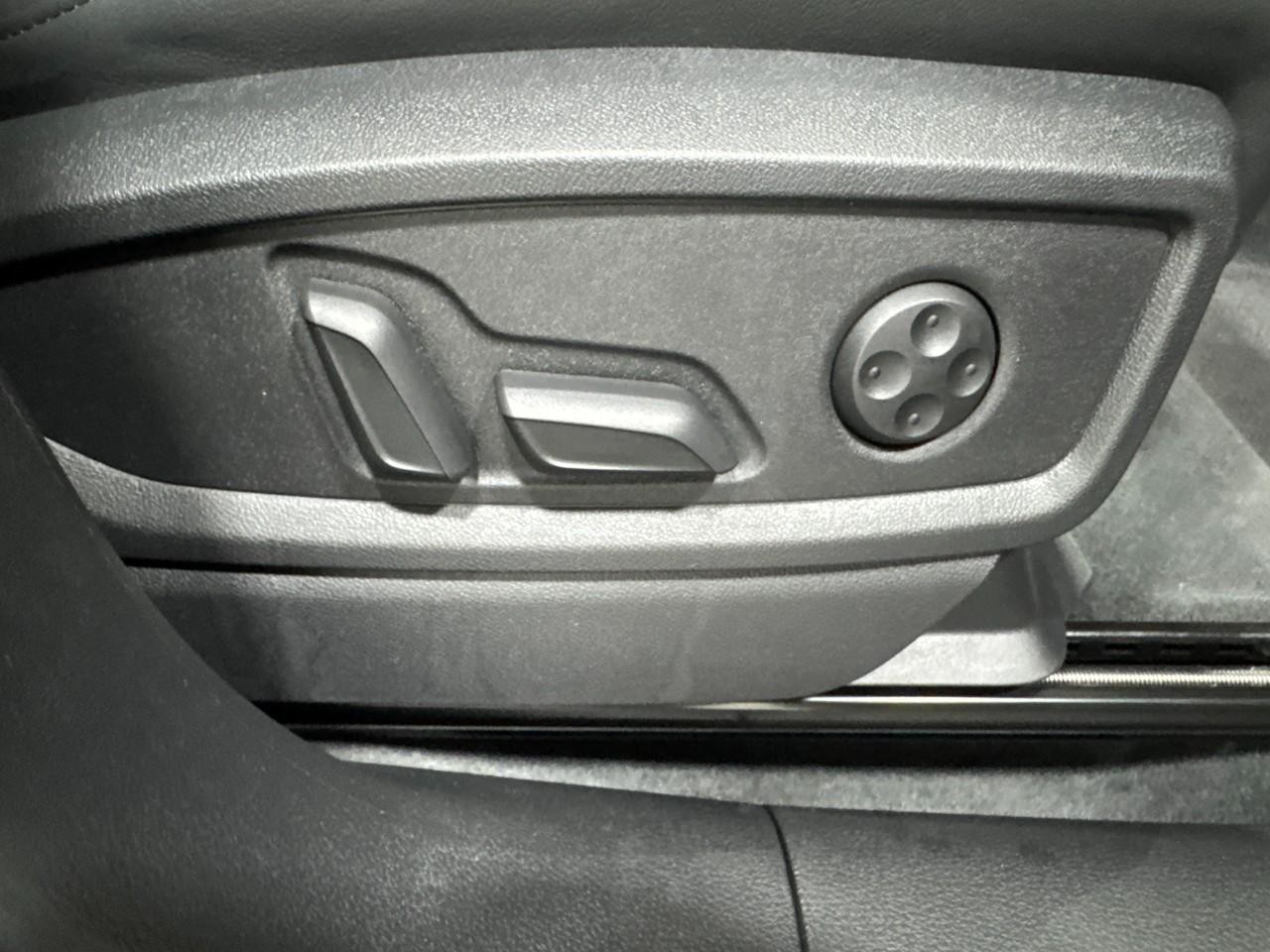 Audi Q5 Vehicle Full-screen Gallery Image 21