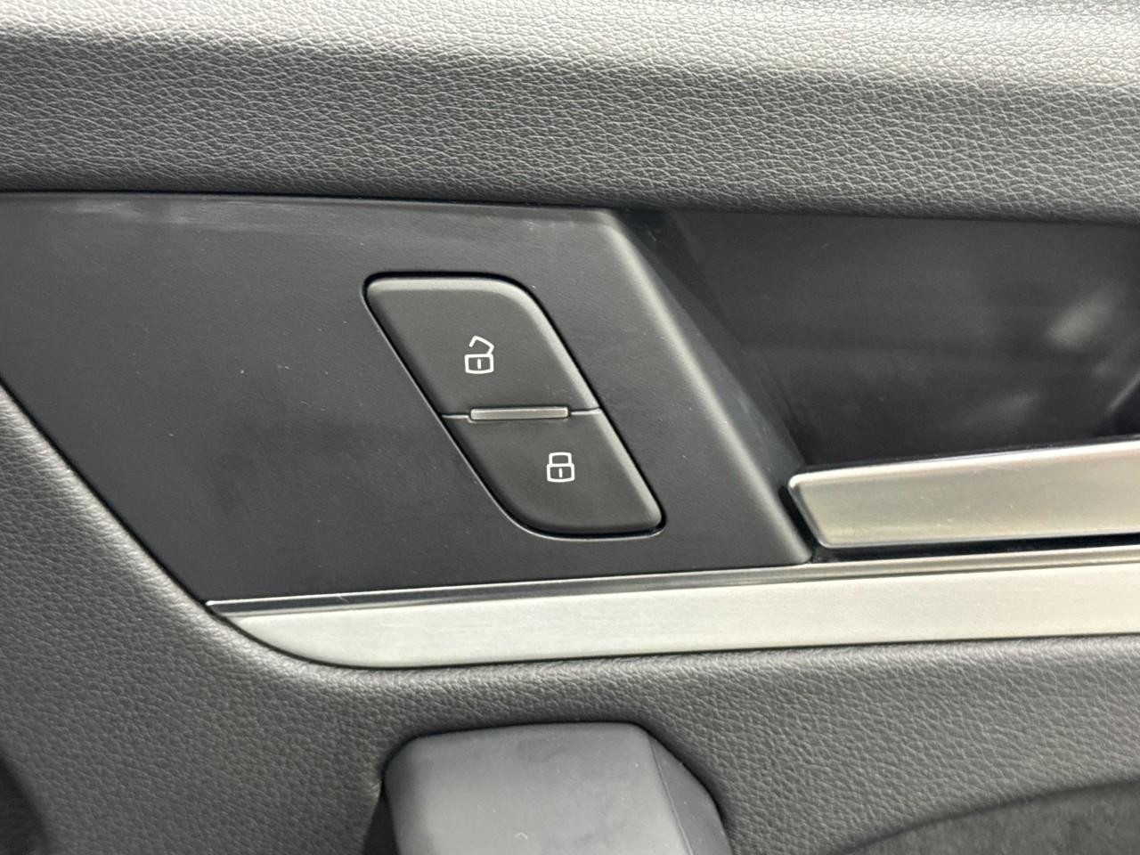 Audi Q5 Vehicle Full-screen Gallery Image 22