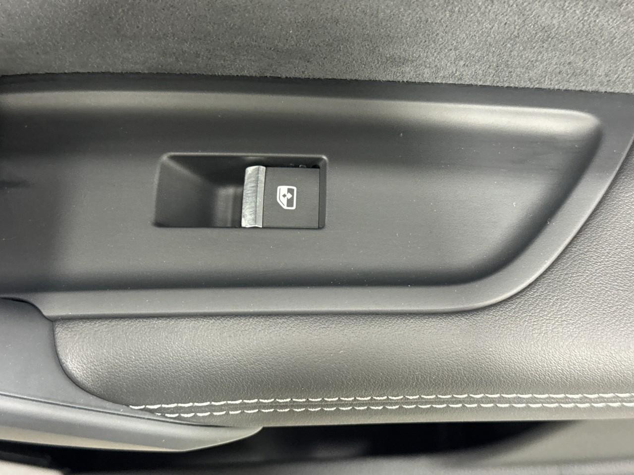 Audi Q5 Vehicle Full-screen Gallery Image 23