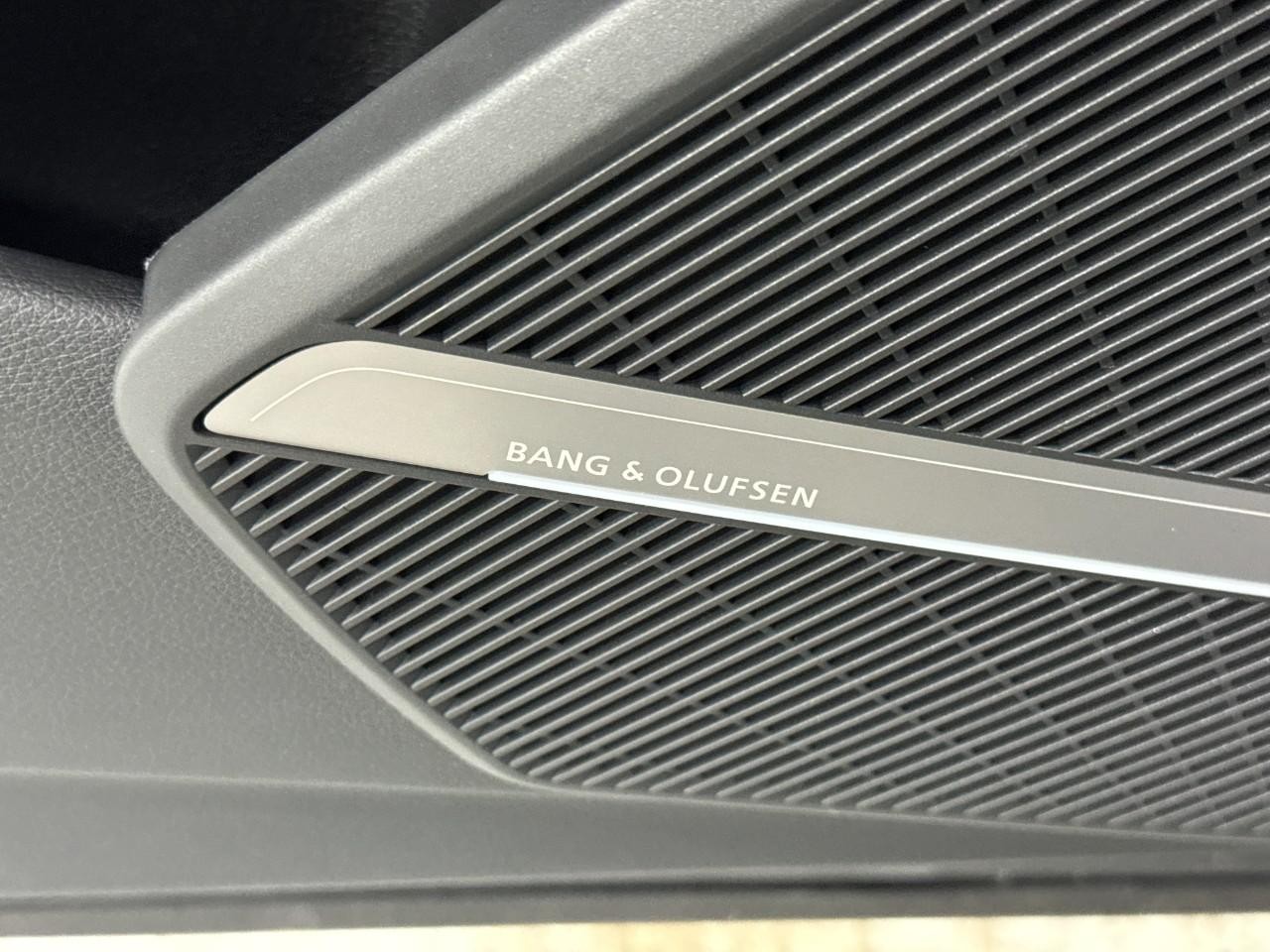 Audi Q5 Vehicle Full-screen Gallery Image 27