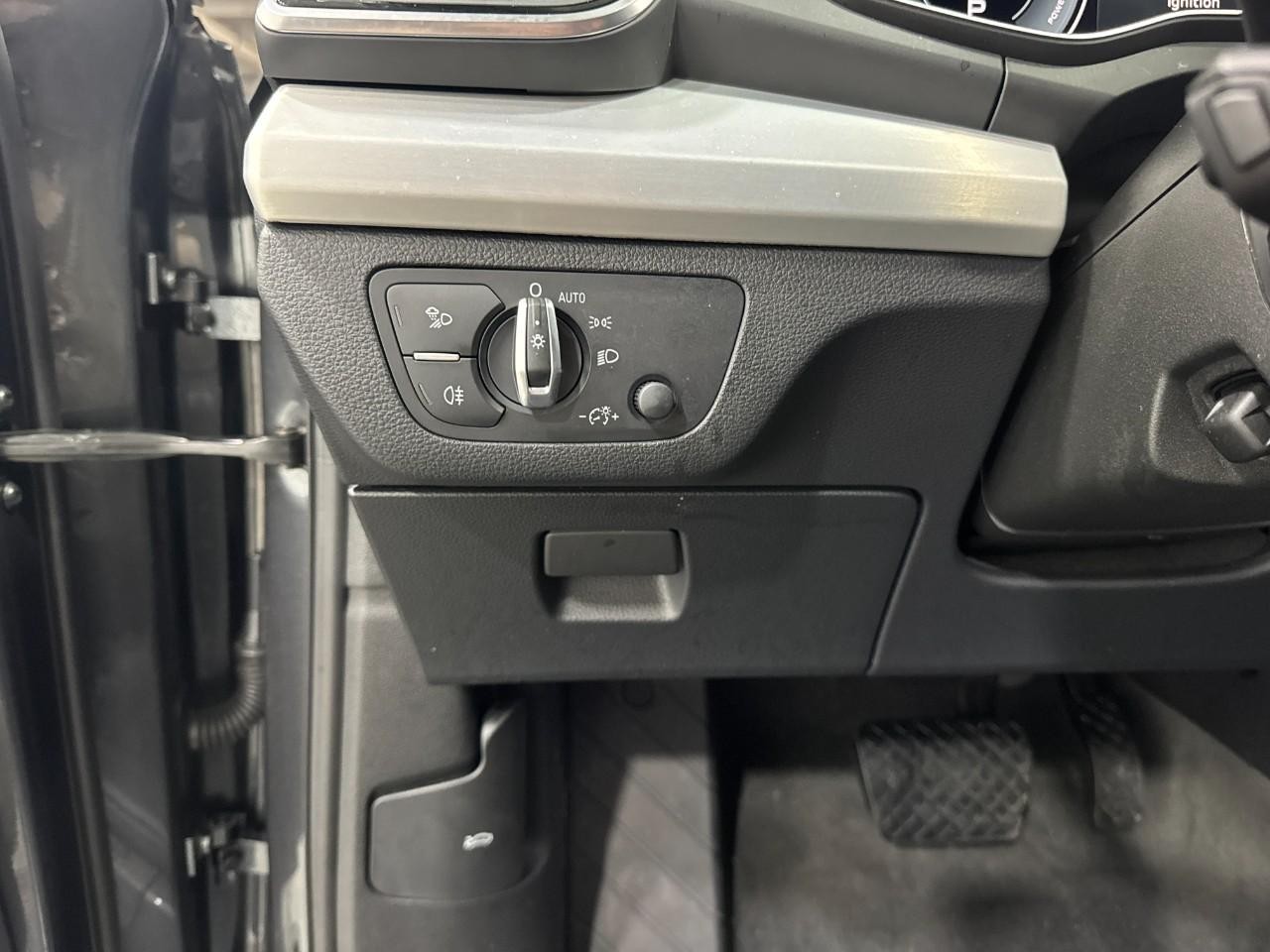 Audi Q5 Vehicle Full-screen Gallery Image 31