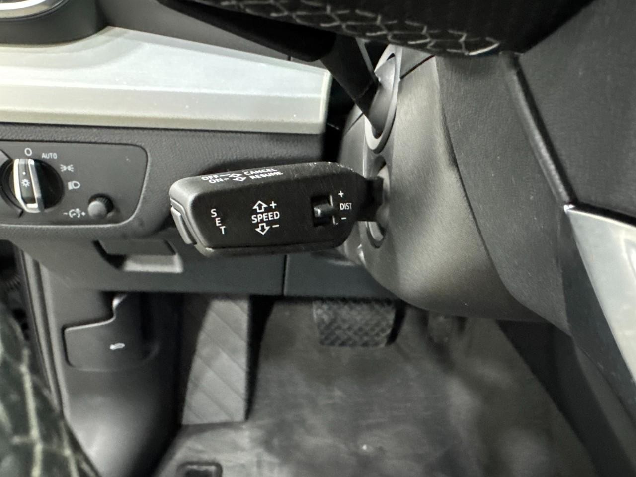 Audi Q5 Vehicle Full-screen Gallery Image 32