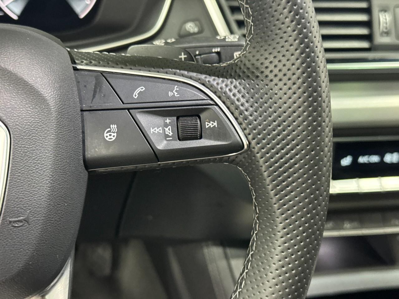 Audi Q5 Vehicle Full-screen Gallery Image 34