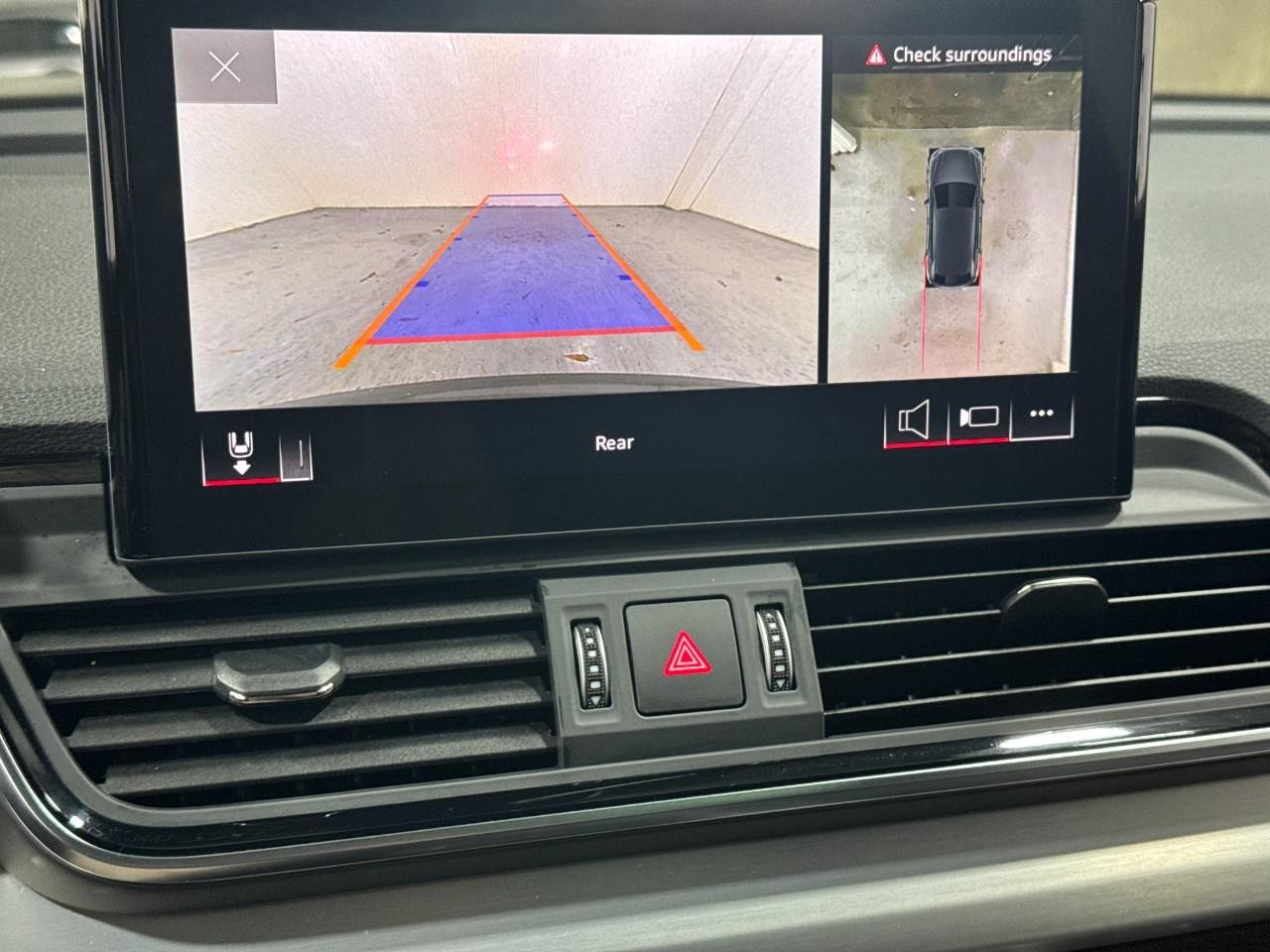 Audi Q5 Vehicle Full-screen Gallery Image 36