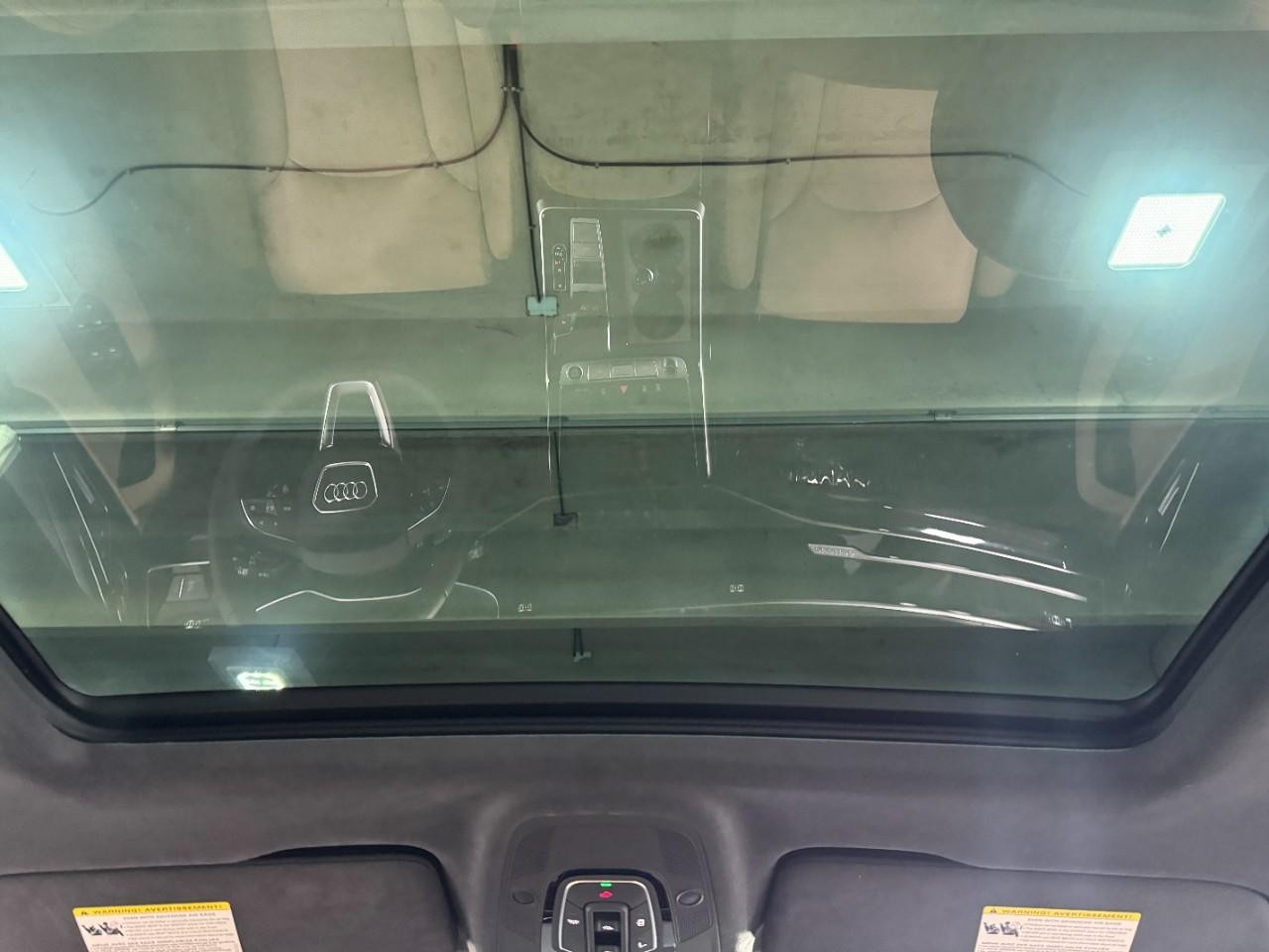 Audi Q7 Vehicle Full-screen Gallery Image 12