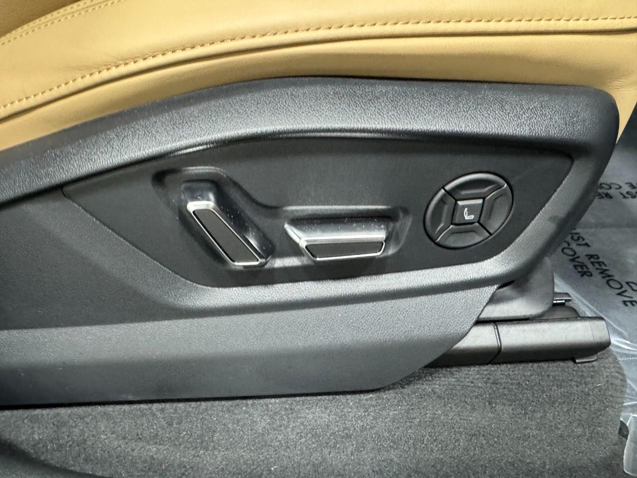 Audi Q7 Vehicle Full-screen Gallery Image 21