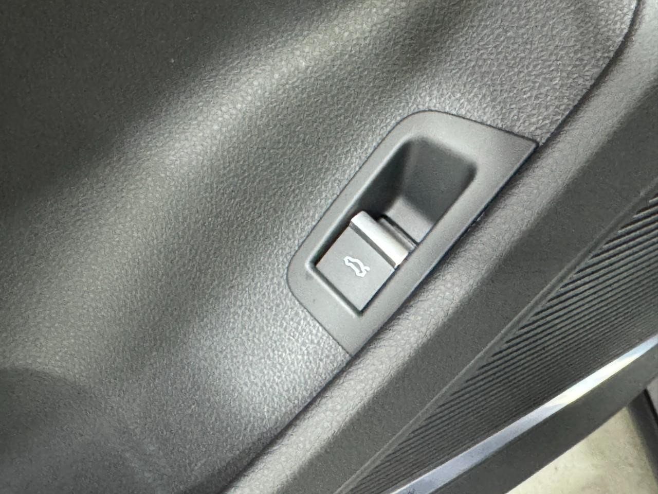 Audi Q7 Vehicle Full-screen Gallery Image 26