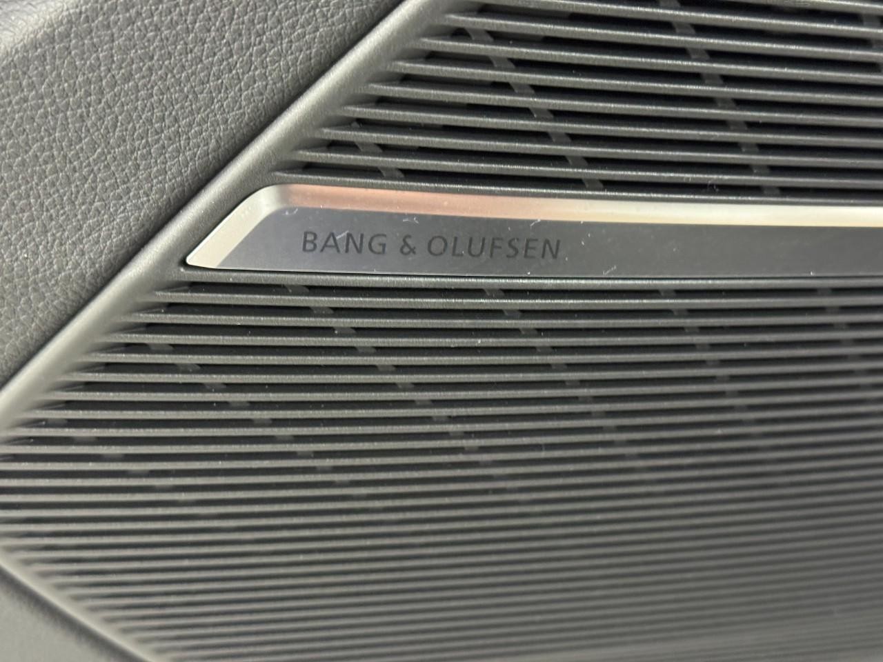 Audi Q7 Vehicle Full-screen Gallery Image 27