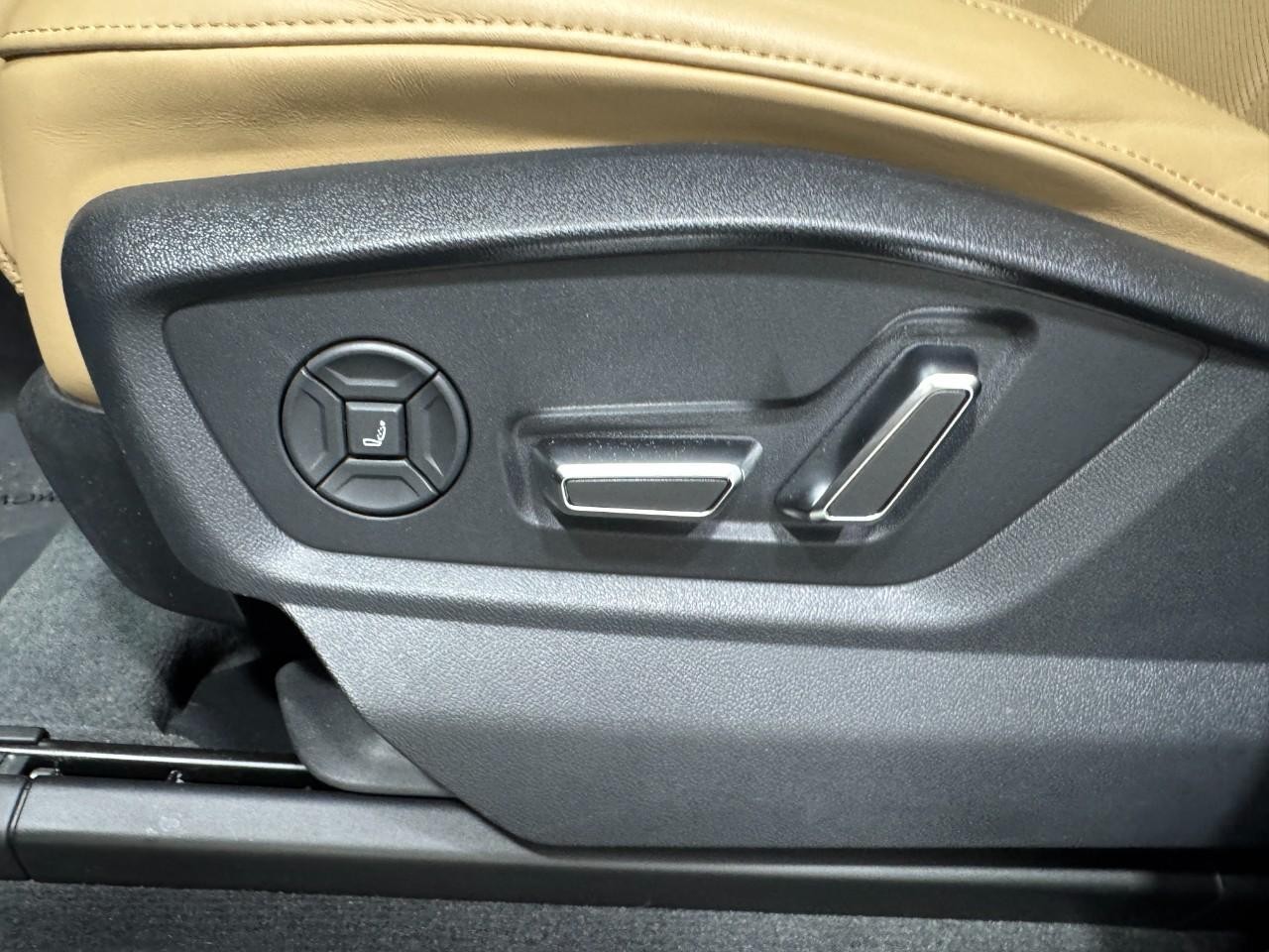 Audi Q7 Vehicle Full-screen Gallery Image 30