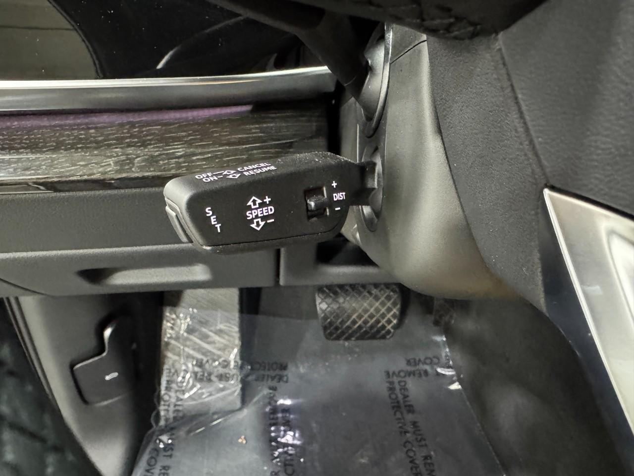 Audi Q7 Vehicle Full-screen Gallery Image 32