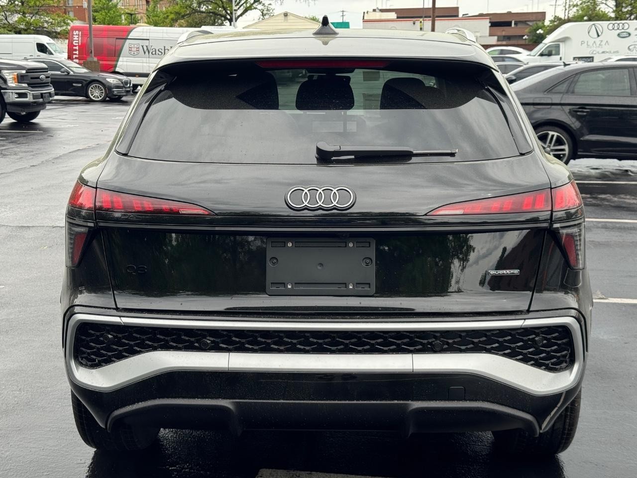 Audi Q3 Vehicle Full-screen Gallery Image 5